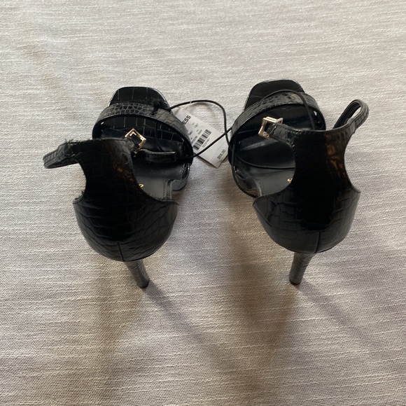 Express high heels - Picture 3 of 4